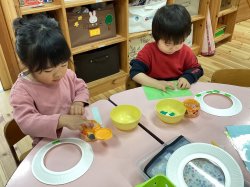 ノリ貼りで、素敵なリースを作ります