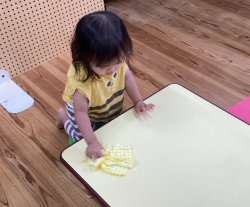 台拭きをお手伝い