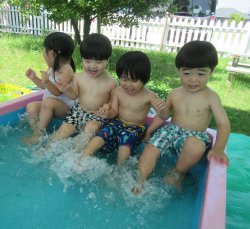 かぜぐみ少しづつ水に親しんで～だんだん大胆にジャッポーン!バシャバシャ